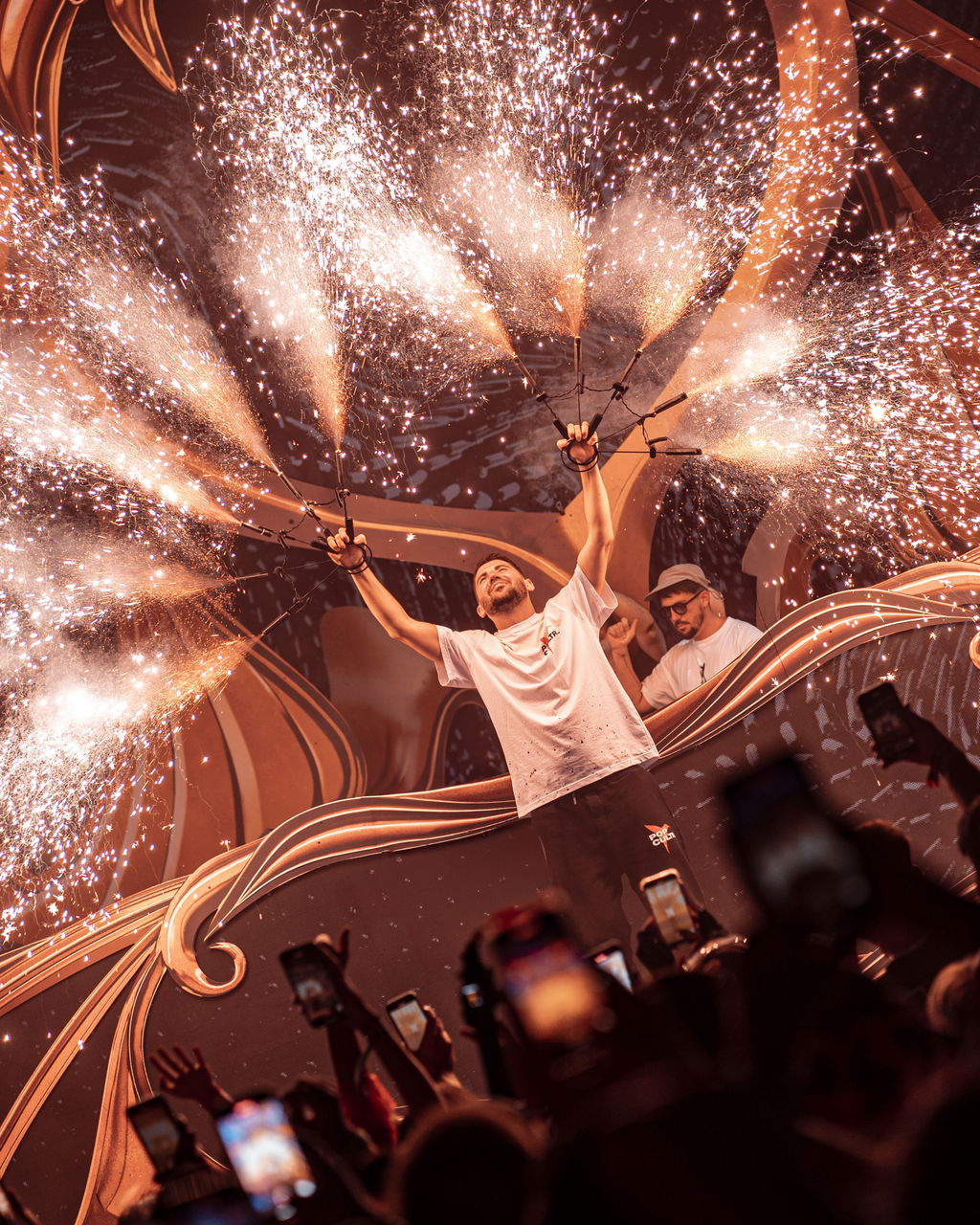 The incredible special guests of Tomorrowland presents DIMITRI VEGAS & LIKE MIKE