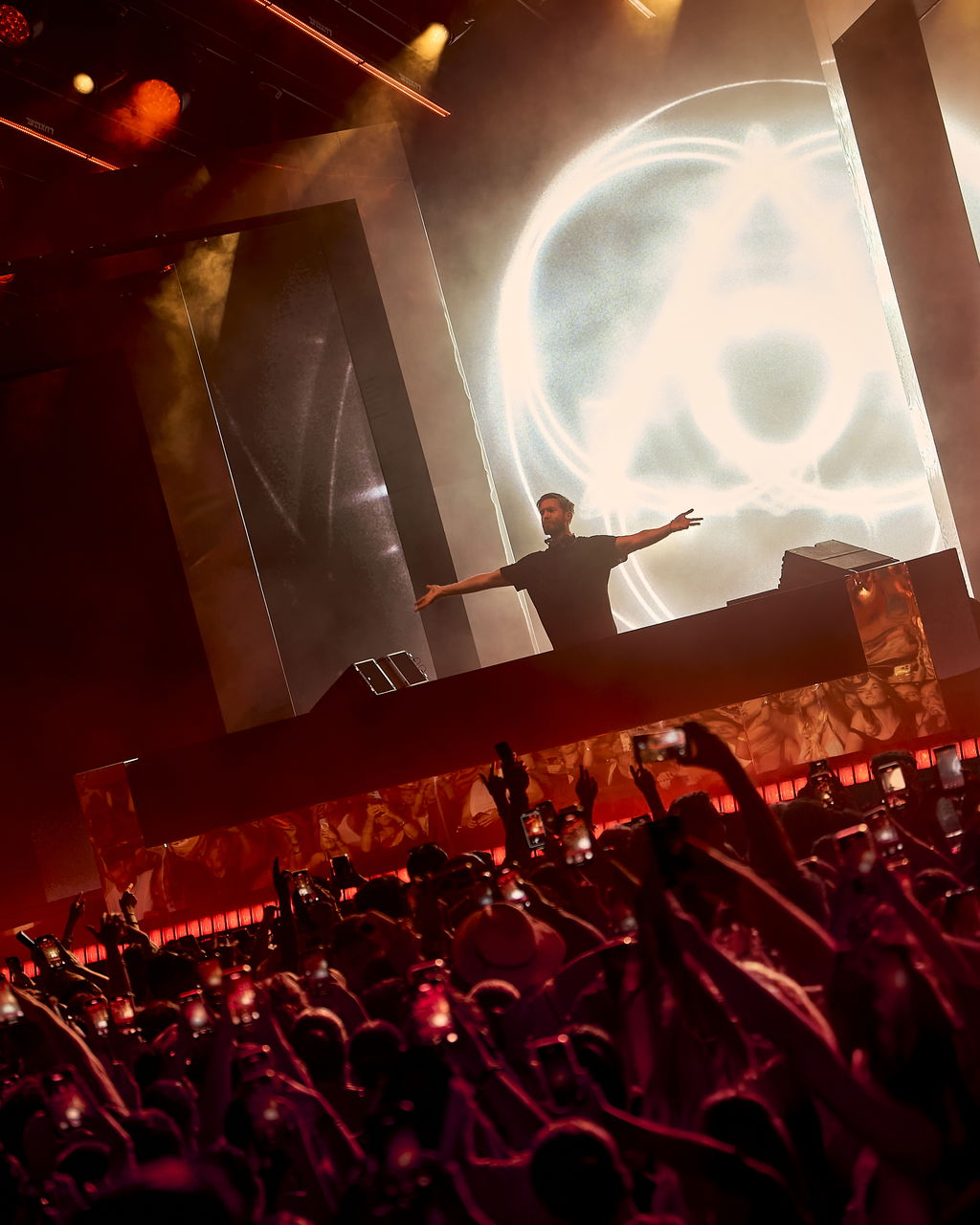 CALVIN HARRIS DROPS FRIDAY LINEUPS